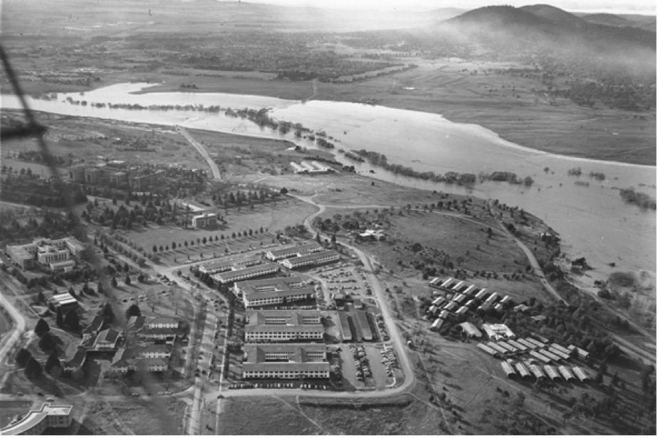 Molonglo River in flood , 1956.